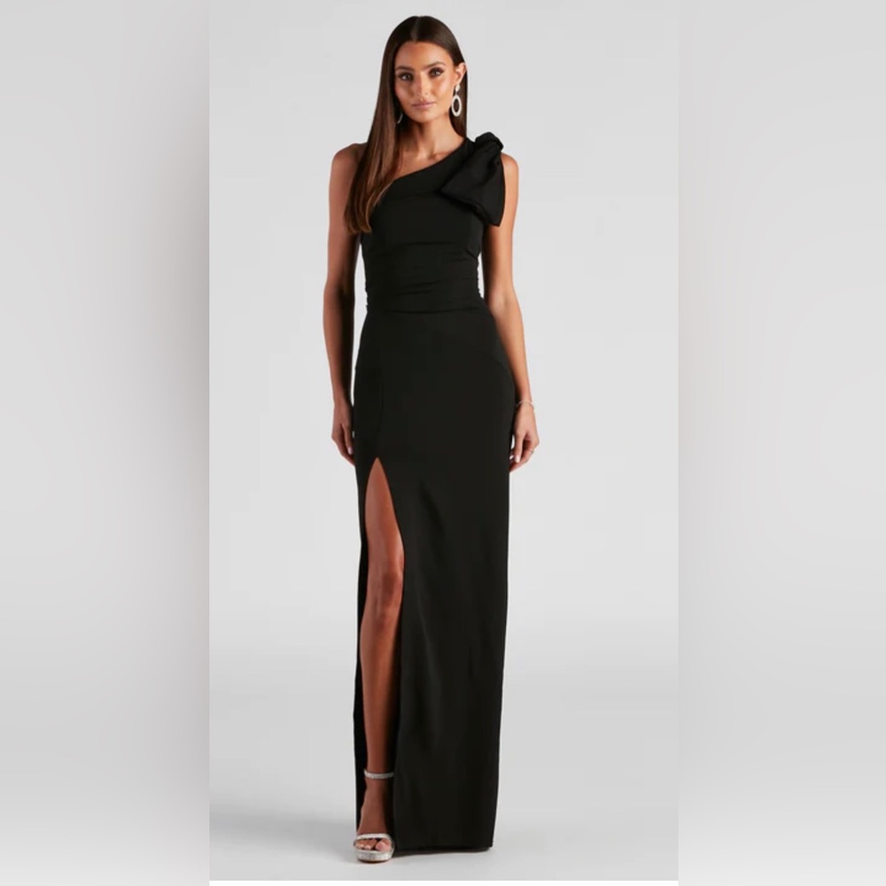 Windsor Formal One-Shoulder Mermaid Dress Size Medium